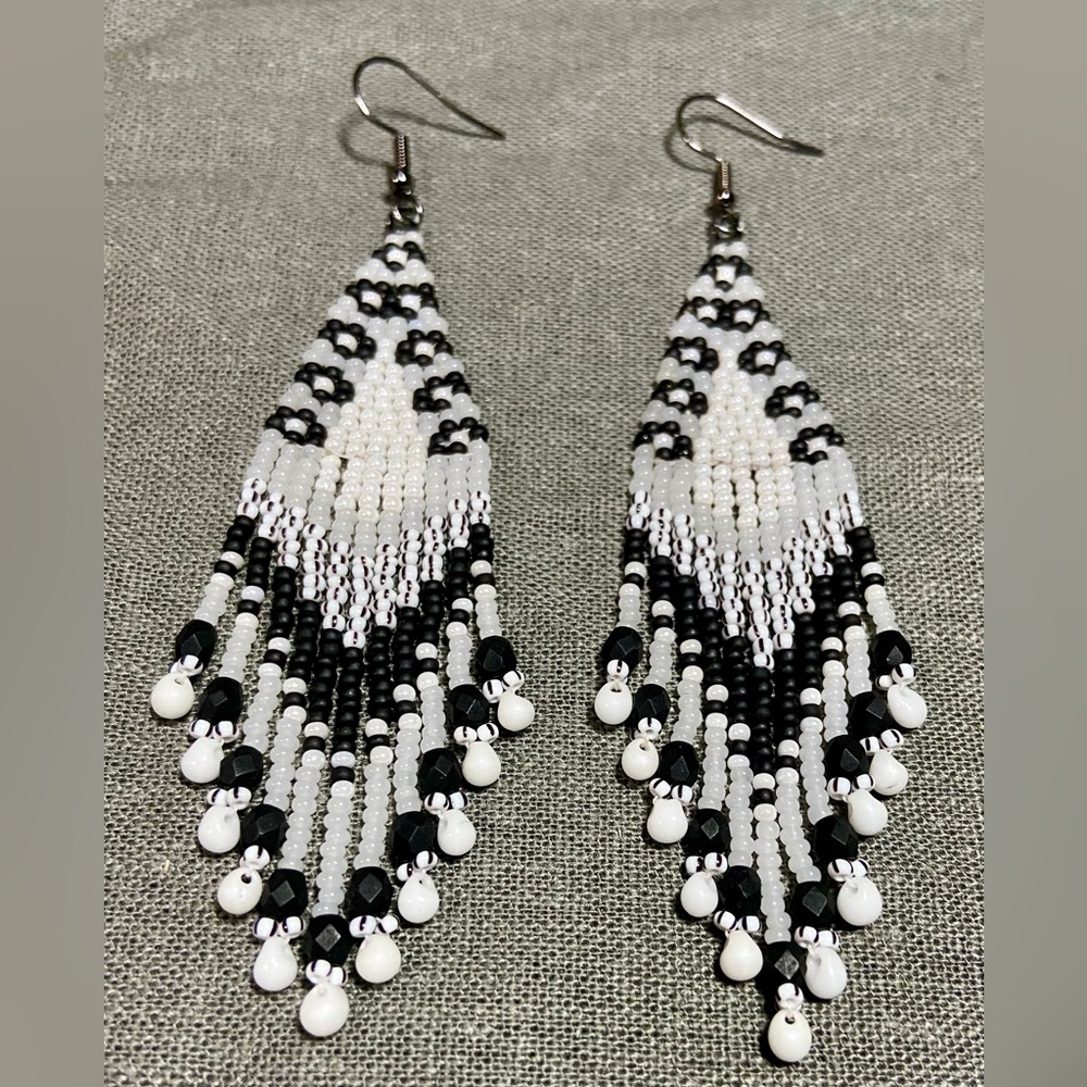 Black and White Flower Garland Beaded Earrings